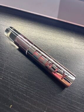 FENTY Beauty VELVET LIQUID LIPSTICK - RIRI